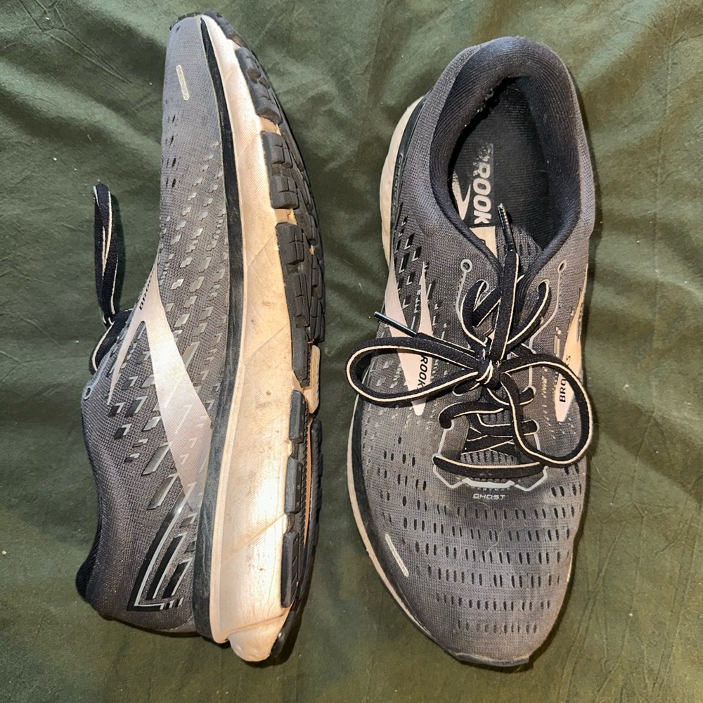 Brooks Woman’s Gray Running Shoes